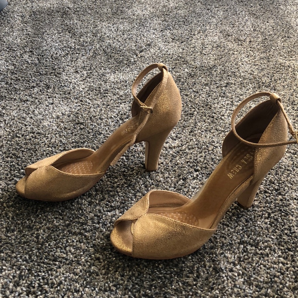 Chelsea Crew gold heels